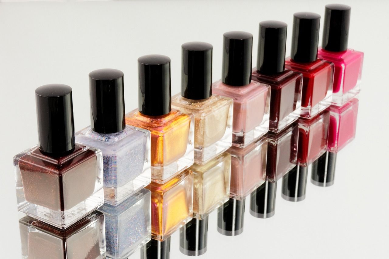 Sekrety profesjonalnej manicure - jak wybrać idealne narzędzia?